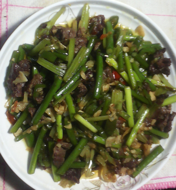 牛肉炒蒜苔.jpg