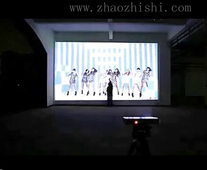 用投影机看电影比起用电脑哪个更伤眼睛